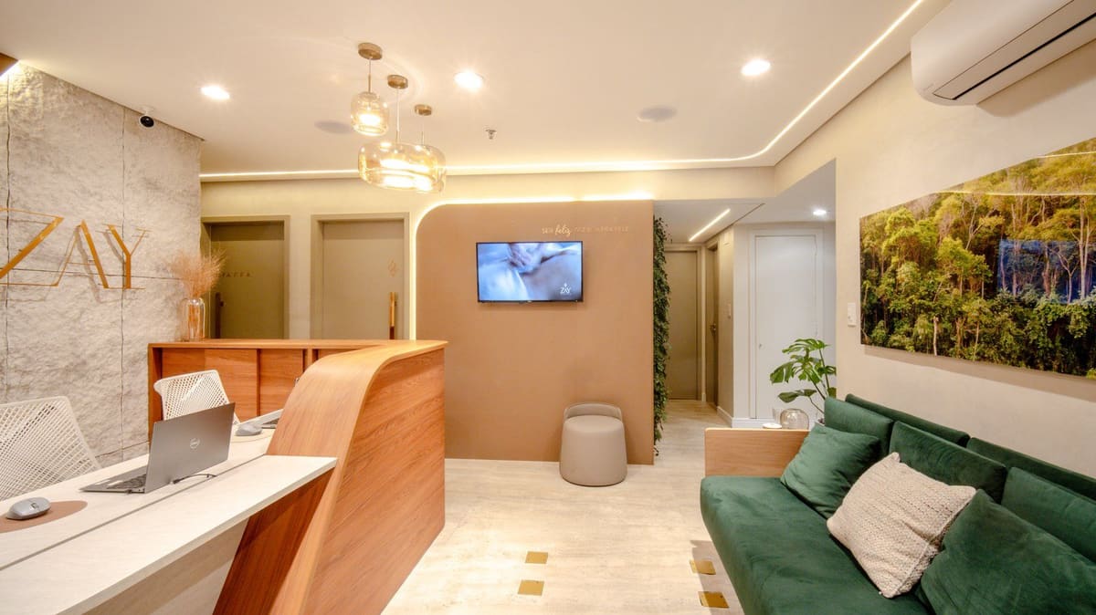 Ambiente da recepção da Zay Dermatologia e Estética